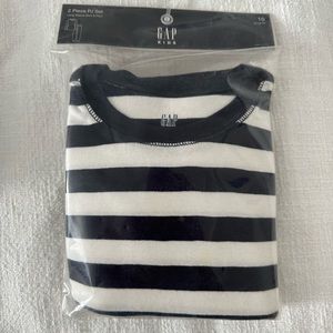 🆕NWT GAP Kids long sleeved stripe PJ set for winter. New